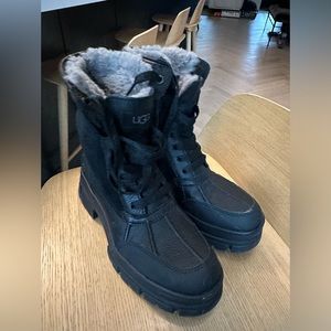 Women’s size 8 Ugg Ashton Addie boots